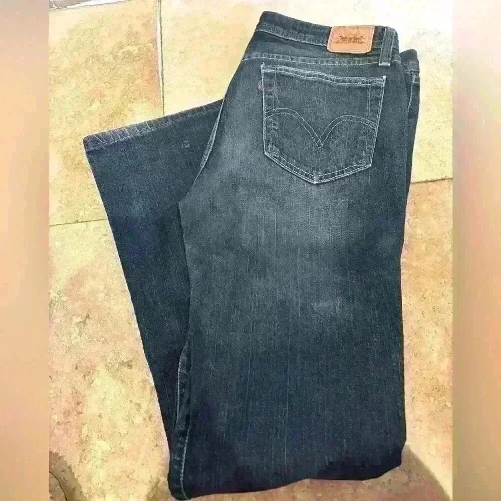 Vintage Levi’s 518 Super Low Bootcut jeans. Medium wash size 11..